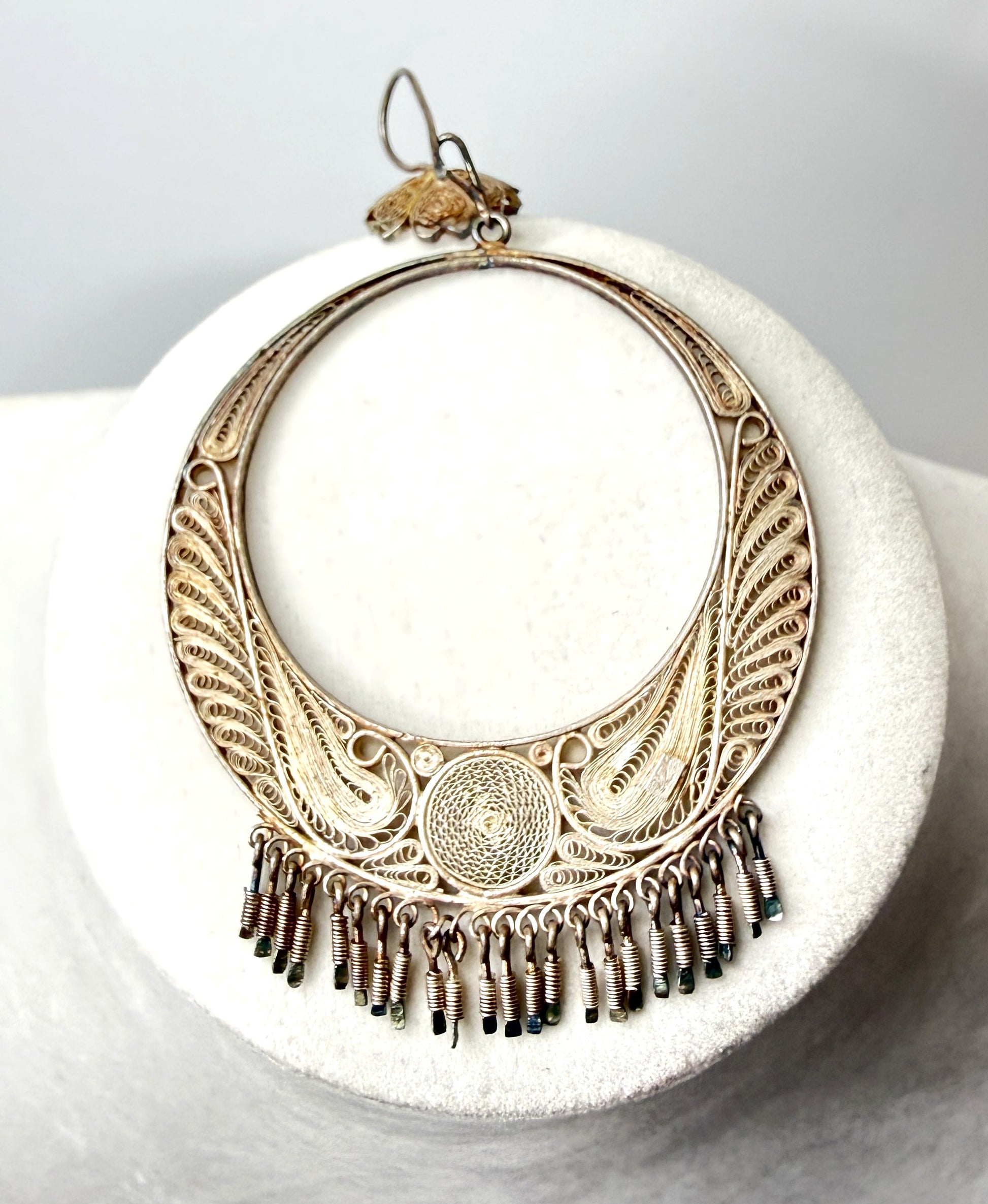 vintage sterling silver singular earring
