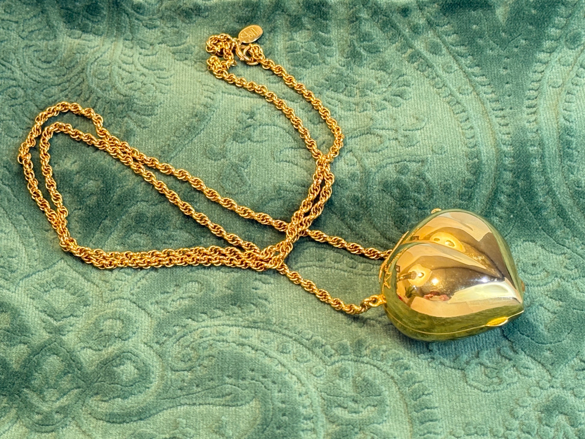 DVF gold heart-shaped locket pendant necklace vintage statement jewelry
